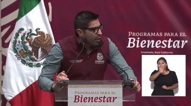 Armando Ayala recibe los abucheos del bienestar en Esenada - Foto de X