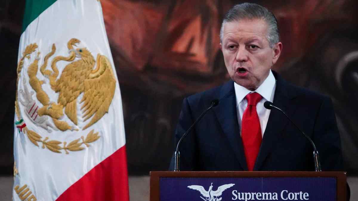 Arturo Zaldívar presenta su renuncia al cargo de ministro. Foto: Cuartoscuro
