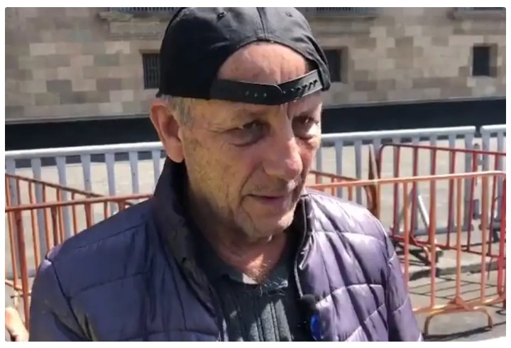 Flaco ojeroso, cansado y con la ilusión de que entiendan su reclamo, llega Óscar Athie de Acapulco en caravana al Zócalo de CD MX