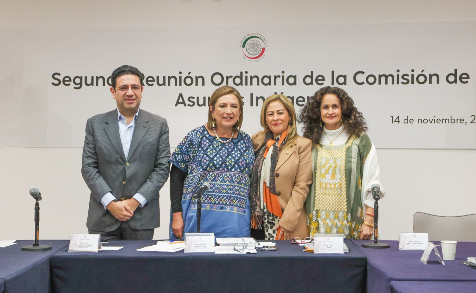 Xóchitl Gálvez previa a la sesión de la Comisión de Asuntos Indígenas, en el Senado de la República.