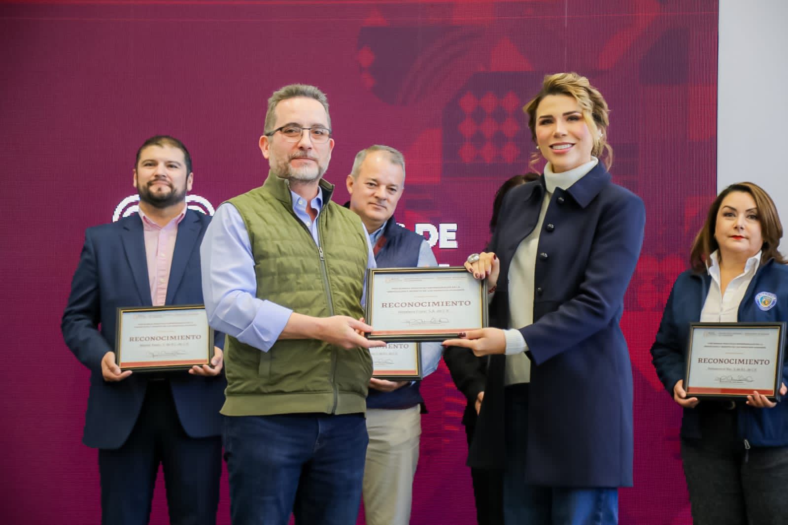 Este Miércoles, Marina del Pilar entregó un reconocimiento a empresas privadas socialmente responsables que promueven respeto a Derechos Humanos 1-4