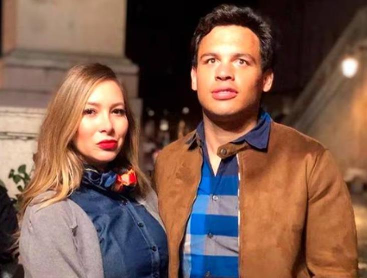 Julio César Chávez Jr y Frida Muñoz Reportan que los abogados de Frida llegaron a donde Chávez Jr. está detenido para darle los papeles del divorcio. (IG @FridaMuro)