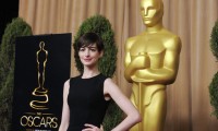 Anne Hathaway, favorita en la categoría de Mejor Actriz, posa en el tradicional almuerzo previo a los Oscar