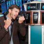 Kutcher revoluciona la bolsa de NY para promocionar ‘Jobs’