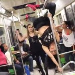 Bailarinas de Pole Dance sorprenden en metro del DF