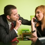 Romances en la oficina aumentan la productividad en la empresa