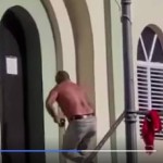 Hombre usa técnica de lucha libre para romper puerta de Iglesia en Rincón