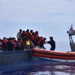 Guardia Costera de EE.UU. interceptó un velero con más de 100 inmigrantes frente a Florida |VIDEO