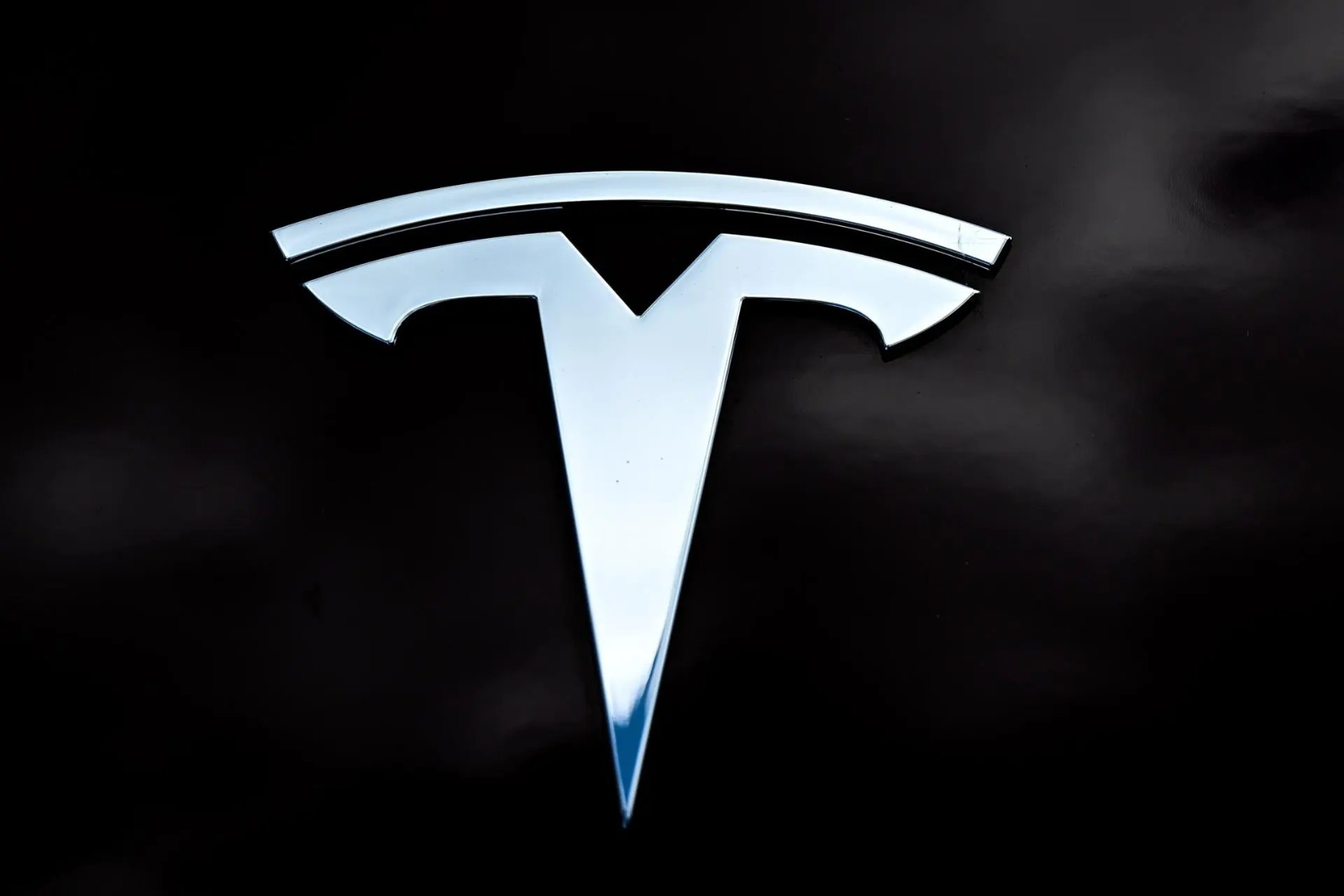 Tesla - lopez doriga