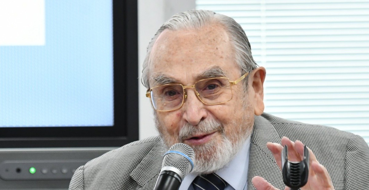 Bernardo Bátiz LATINUS