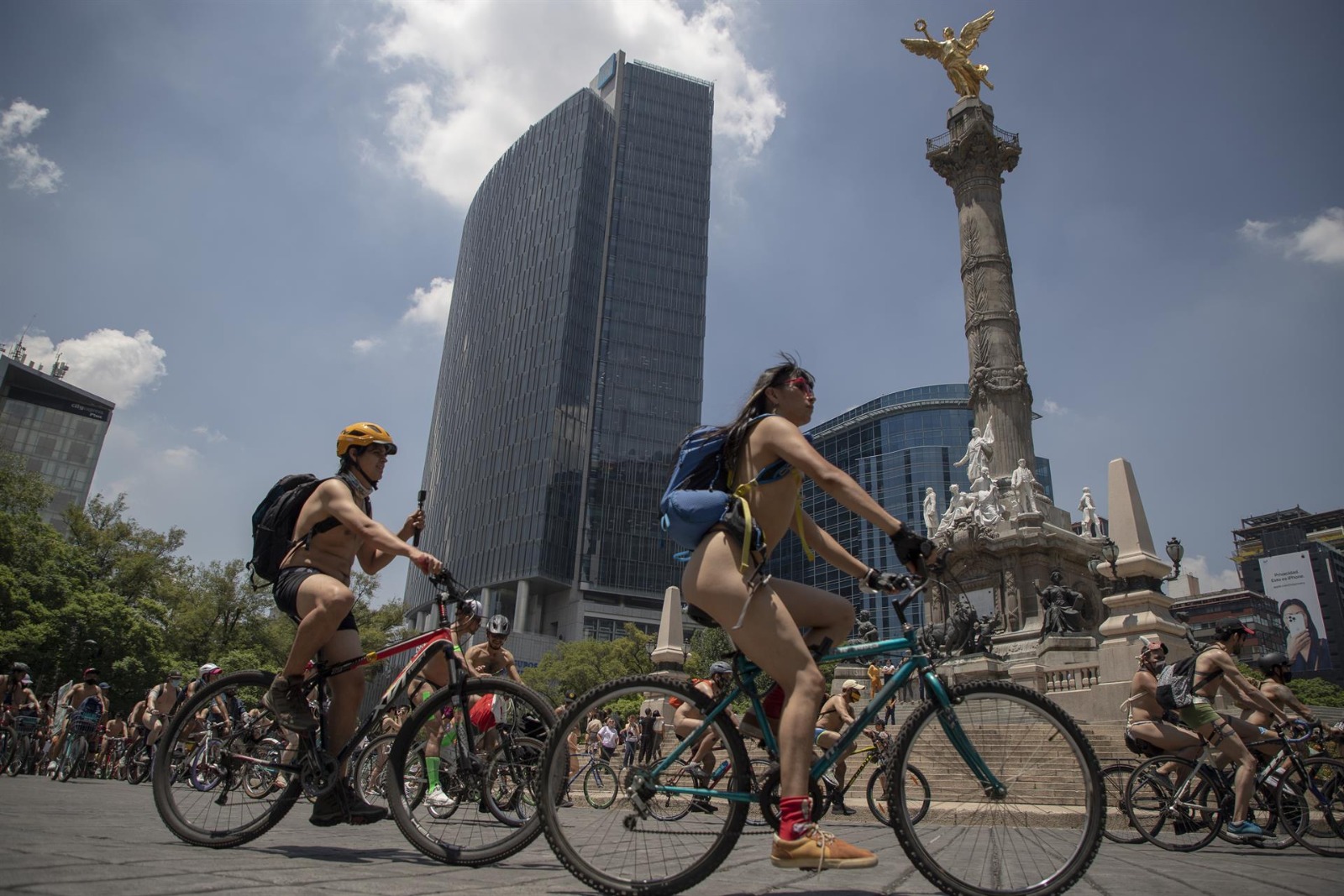 Paseo ciclista desnudo - cuarto poder