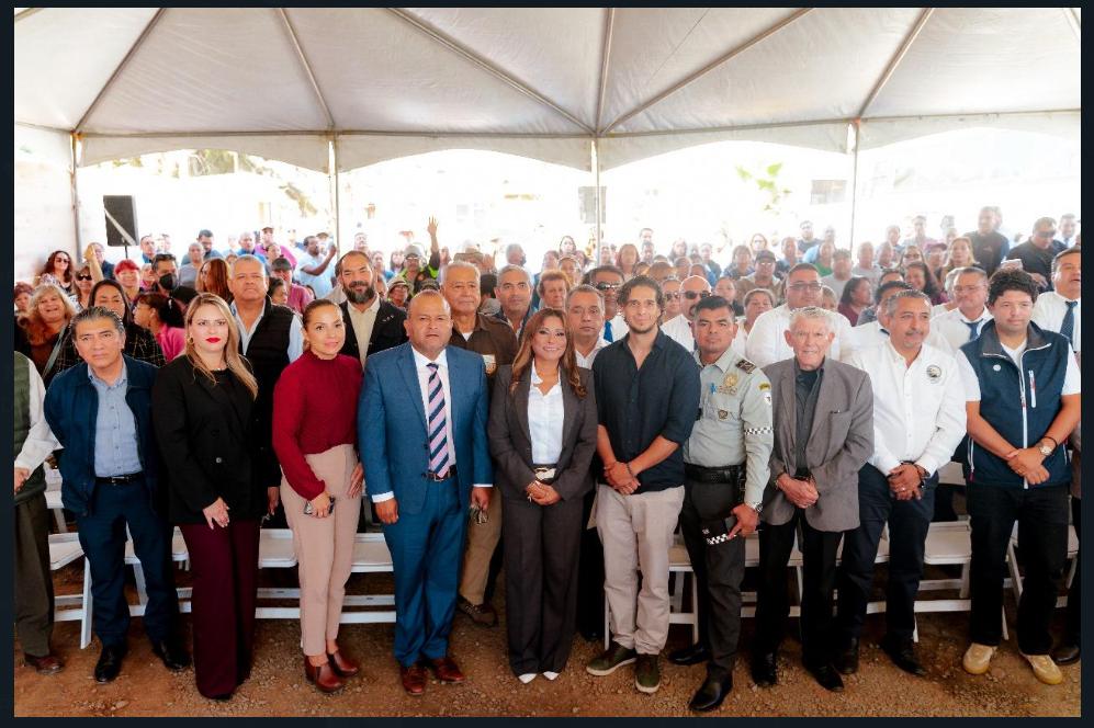 Asistentes al rranque de la remodelación de la Central de Autobuses de Ensenada