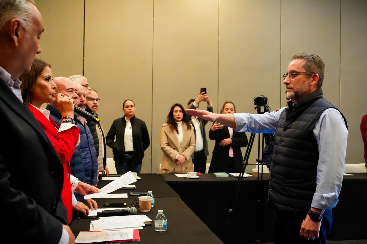 Toma Claudia Agatón protesta a director y presidente de Proturismo de Ensenada