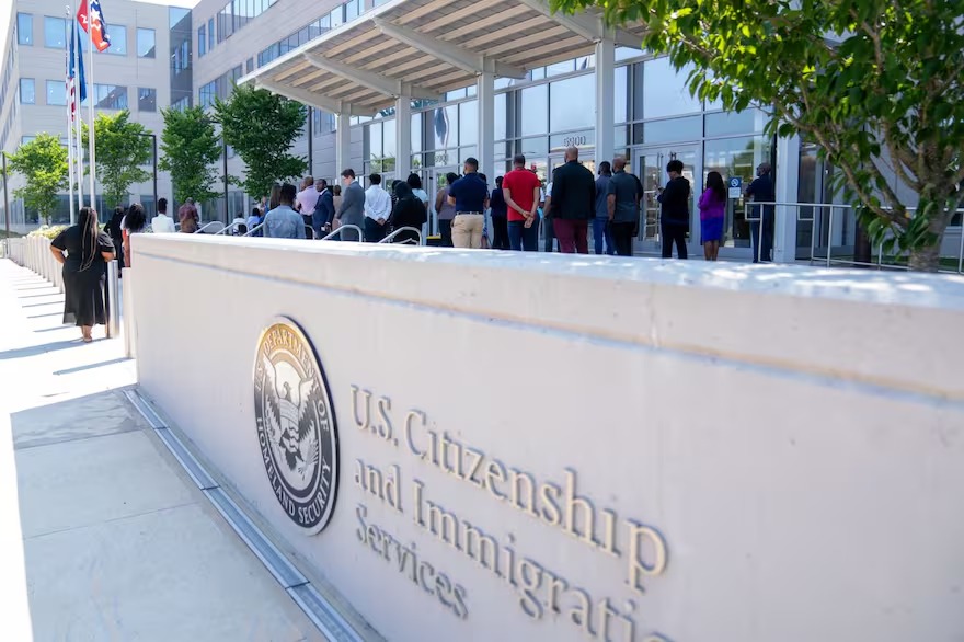 La Nacion - uscis