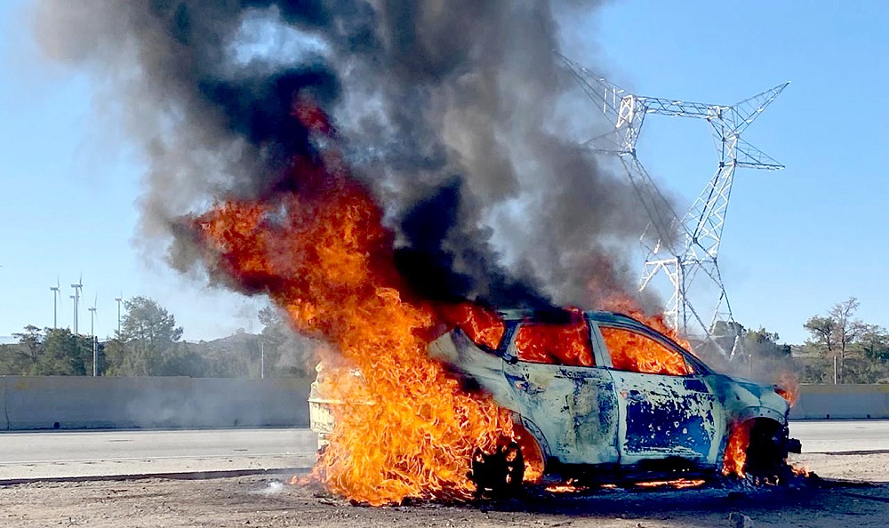 Auto en llamas zetatijuana