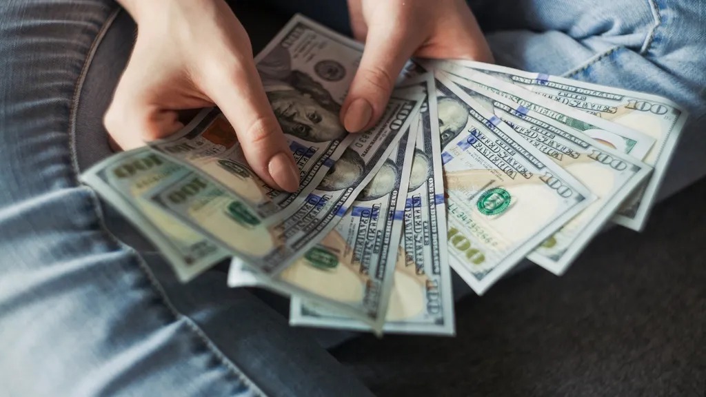 Dinero el universal
