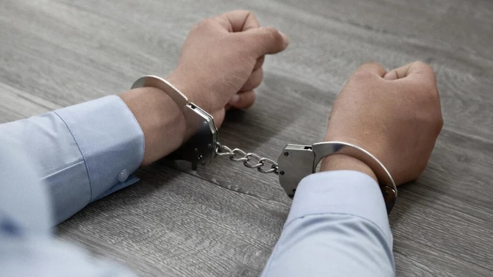 Noticiasrcn hand cuffs