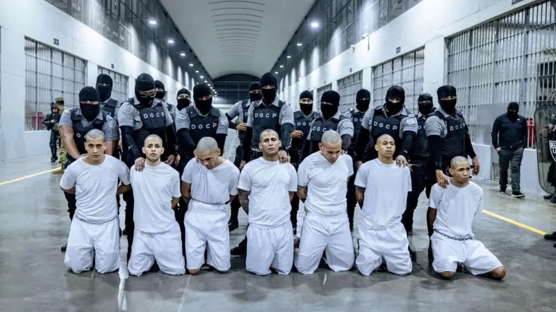 Prision el salvador - BBC