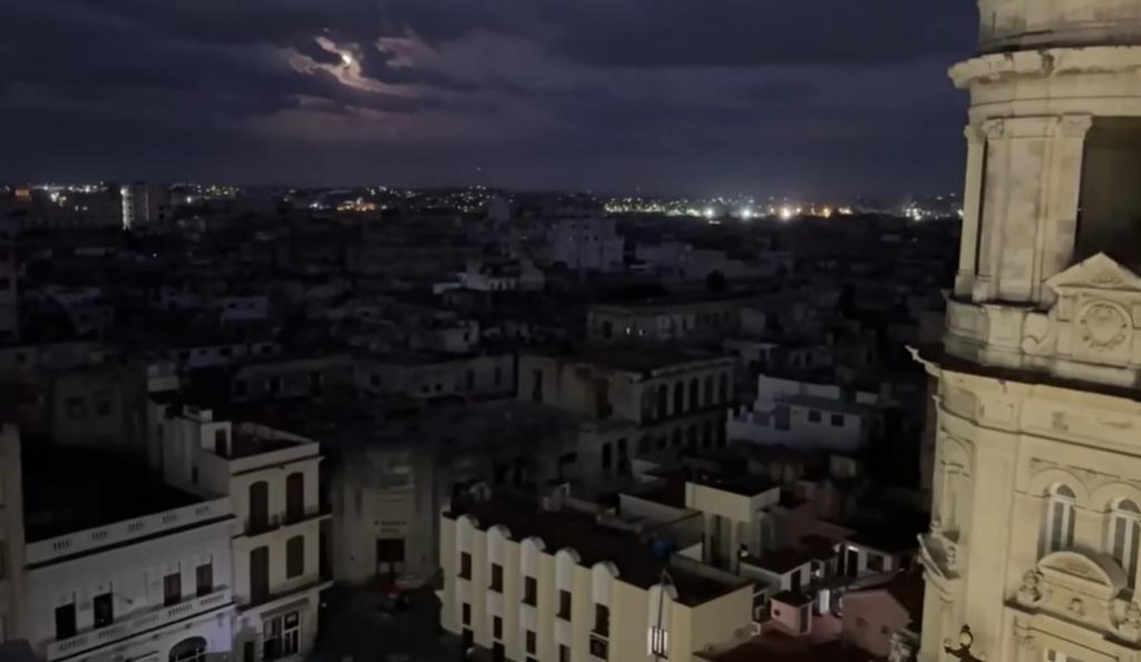 ASÍ ES CUBA_ un país atrapado en el pasado