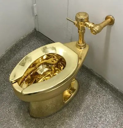 inodoro de oro